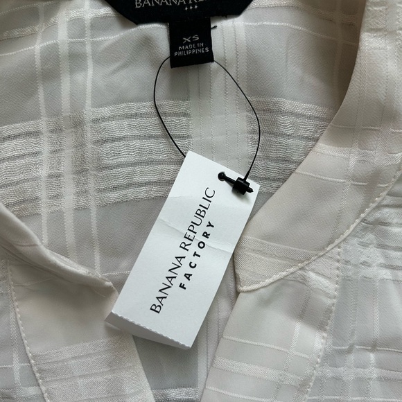 NWT Banana Republic Women’s XS Cream Blouse - Picture 3 of 4